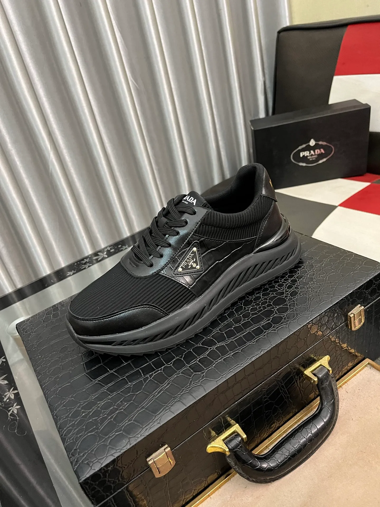 Men's shoes 💰458⌚️⌚️[PRADA] Prada Hong Kong counter casual shoes, counter quality, high-quality workmanship, uppers made of imported breathable fly-knit mesh fabric, comfortable and breathable lining, original air-cushion elastic outsole, casual fashion, high-end quality, size: 38-444️⃣Colors available